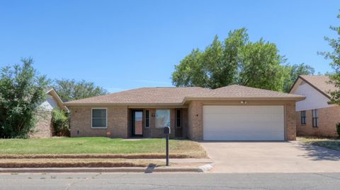 Photo of 5513 Auburn Street, Lubbock, TX 79416 (MLS # 202606978)