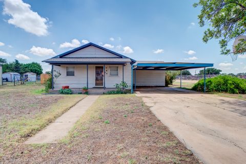 Photo of 704 11th Street, Shallowater, TX 79363 (MLS # 202607186)
