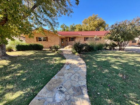 1407 Amarillo Street Plainview TX 79072