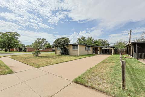 Photo of 2526 63rd Street, Lubbock, TX 79413 (MLS # 202608967)