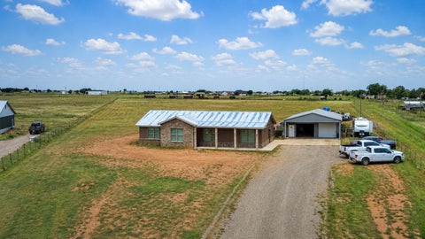 Photo of 8233 County Road 6440, Lubbock, TX 79416 (MLS # 202609229)