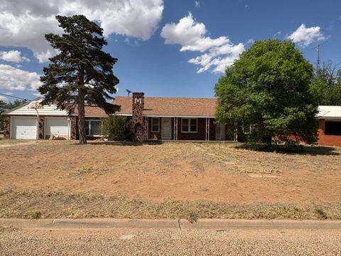 Photo of 916 16th Street, Seagraves, TX 79359 (MLS # 202607081)