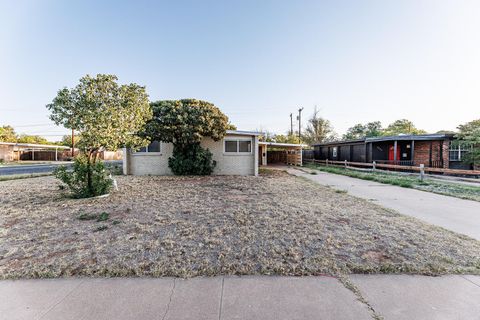 Photo of 2526 63rd Street, Lubbock, TX 79413 (MLS # 202606539)