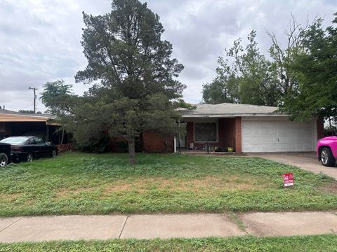 Photo of 2009 44th Street, Lubbock, TX 79412 (MLS # 202609097)