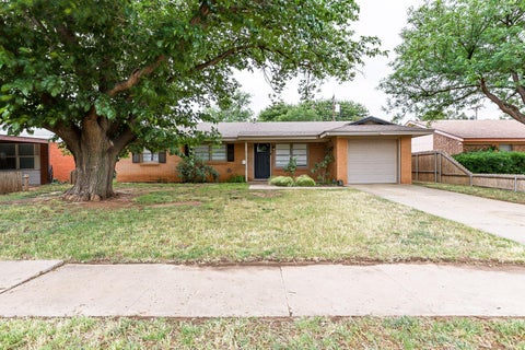 Photo of 406 Bangor Avenue, Lubbock, TX 79416 (MLS # 202608895)