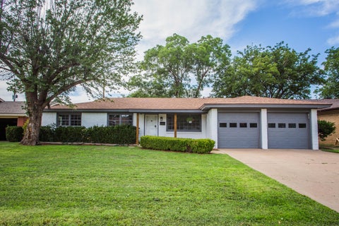 Photo of 6114 Nashville Avenue, Lubbock, TX 79413 (MLS # 202610647)