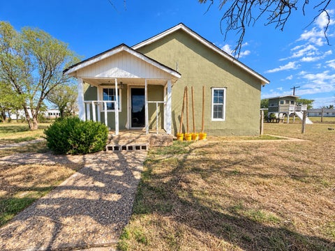 Photo of 1220 S 10th Street, Slaton, TX 79364 (MLS # 202613416)