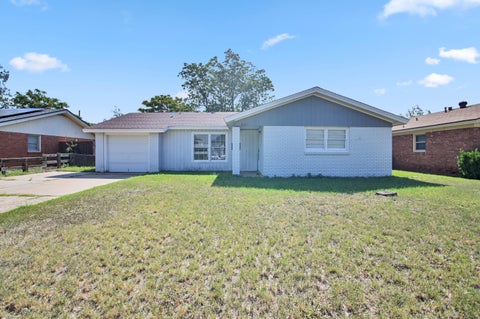 Photo of 6611 Canton Avenue, Lubbock, TX 79413 (MLS # 202613073)