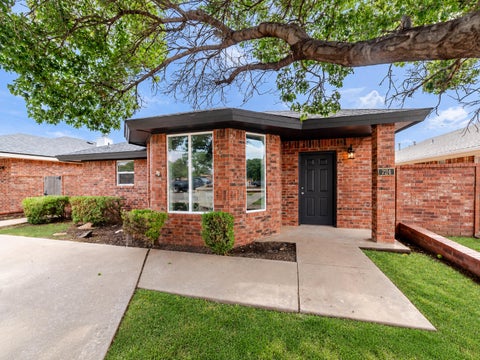 Photo of 724 Hickory Street, Levelland, TX 79336 (MLS # 202613343)