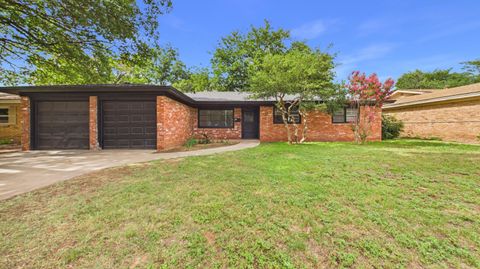 Photo of 3010 69th Street, Lubbock, TX 79413 (MLS # 202609892)