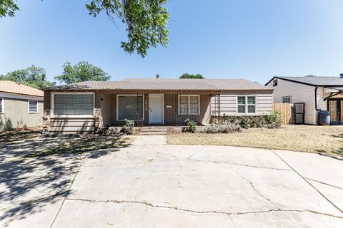 Photo of 2616 28th Street, Lubbock, TX 79410 (MLS # 202606216)