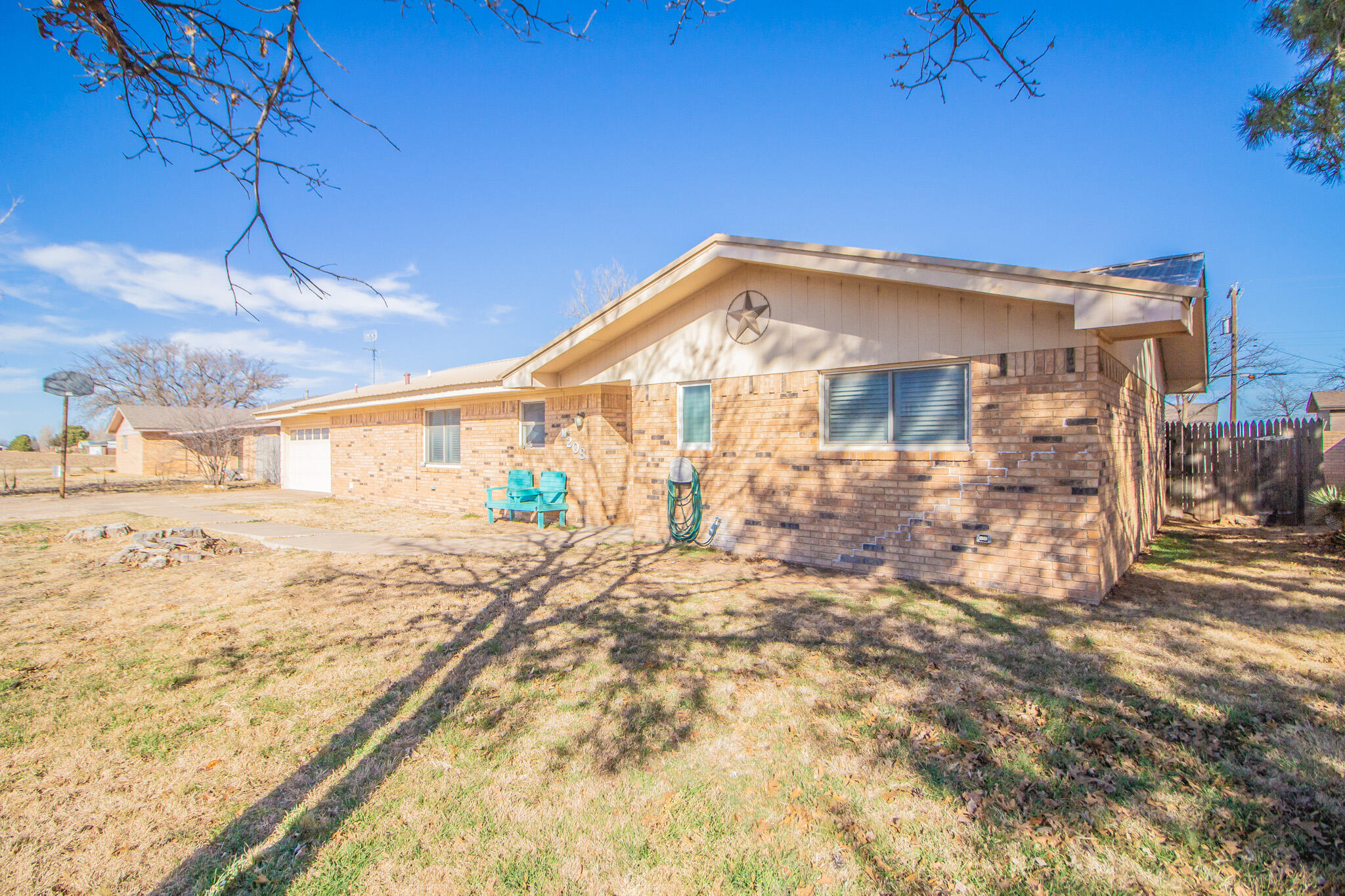 208 N Van Buren Avenue