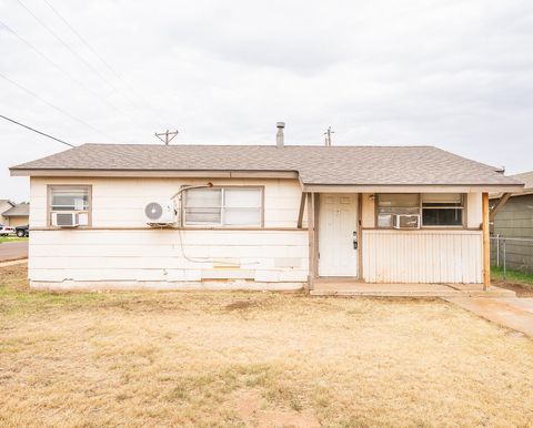 Photo of 824 Vanda Avenue, Lubbock, TX 79403 (MLS # 202609046)