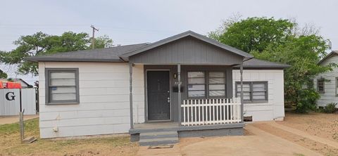 Photo of 5512 Avenue G, Lubbock, TX 79404 (MLS # 202606011)