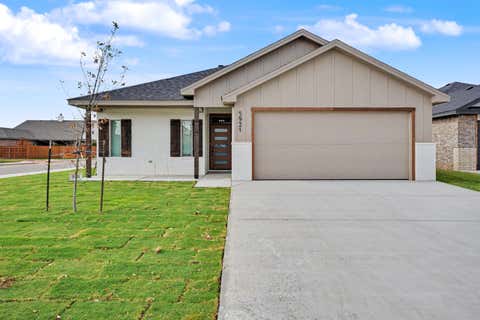Photo of 5921 Grinnell Street, Lubbock, TX 79416 (MLS # 202609820)