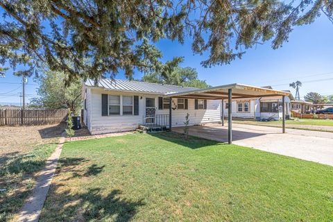 Photo of 1030 W Dickens Street, Slaton, TX 79364 (MLS # 202607099)