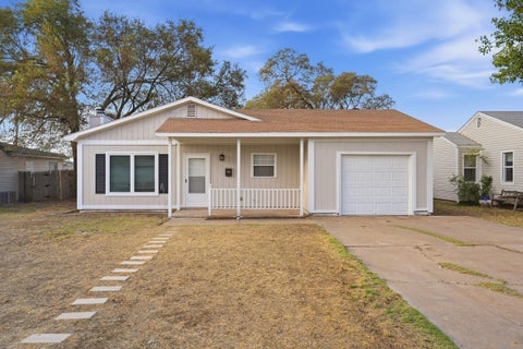 Photo of 2605 39th Street, Lubbock, TX 79413 (MLS # 202613007)