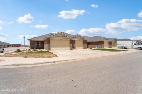 Photo of 5528 Lehigh Street, Lubbock, TX 79416 (MLS # 202611519)
