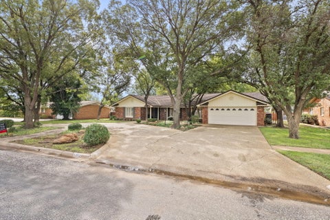 Photo of 1202 E Tate Street, Brownfield, TX 79316 (MLS # 202613387)