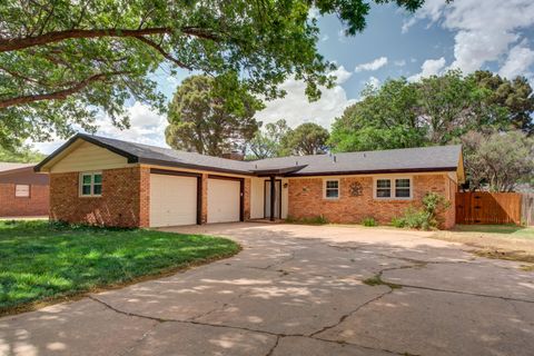 Photo of 2412 N 1st Street, Tahoka, TX 79373 (MLS # 202606980)