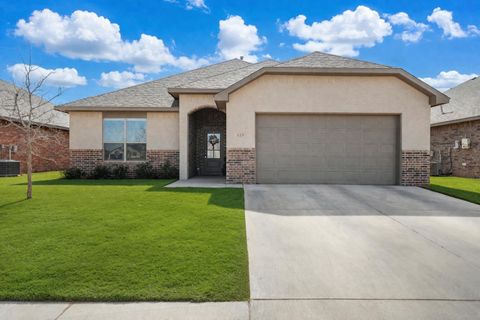 Photo of 819 N 3rd Street, Wolfforth, TX 79382 (MLS # 202607359)