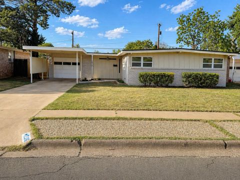 Photo of 2316 48th Street, Lubbock, TX 79412 (MLS # 202605508)