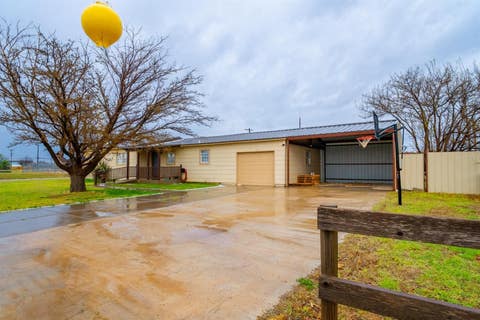 Photo of 1521 E 1st Street, Petersburg, TX 79250 (MLS # 202610907)
