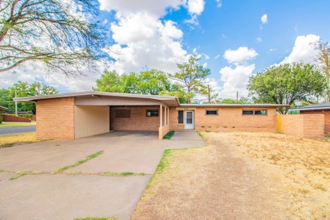 Photo of 3118 43rd Street, Lubbock, TX 79413 (MLS # 202612474)