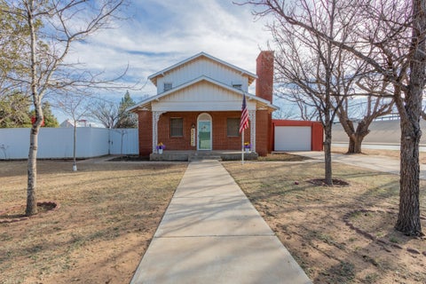Photo of 709 80th Street, Lubbock, TX 79404 (MLS # 202614267)