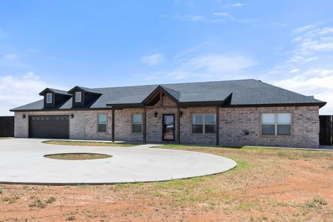 A home in Slaton