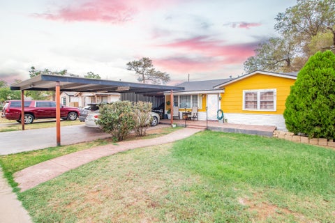 Photo of 610 39th Street, Lubbock, TX 79404 (MLS # 202613308)