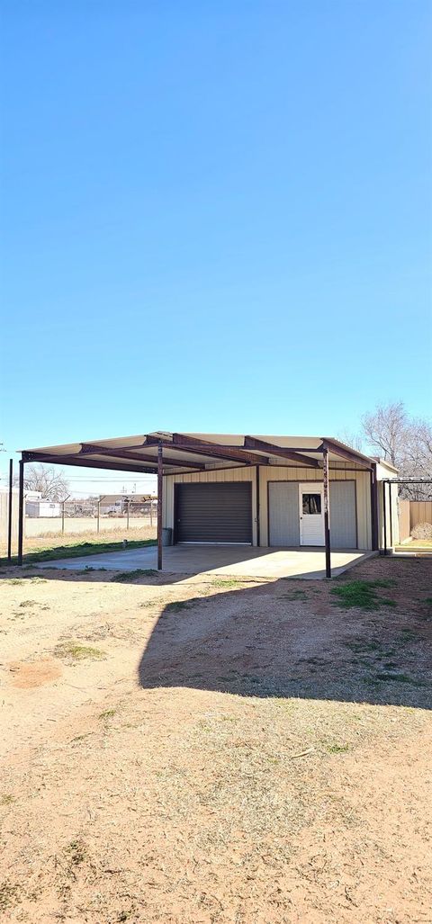 A home in Denver City