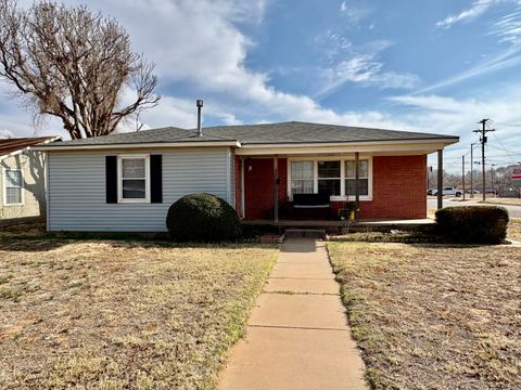 Photo of 702 E Lake Street, Brownfield, TX 79316 (MLS # 202603018)