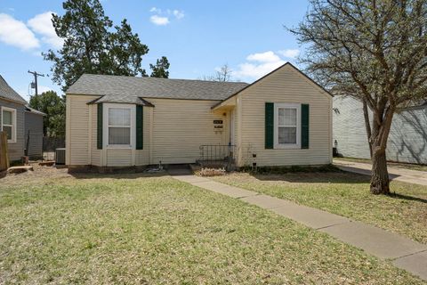 Photo of 2419 25th Street, Lubbock, TX 79411 (MLS # 202603633)