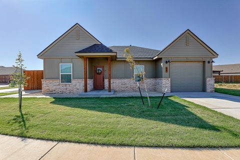 Photo of 66 Windsor Court, Lubbock, TX 79416 (MLS # 202610785)
