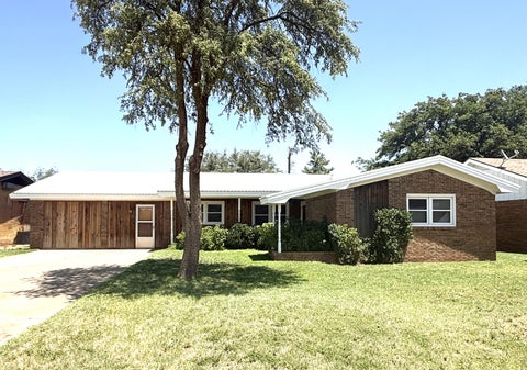 Photo of 1380 W Lynn Street, Slaton, TX 79364 (MLS # 202613562)