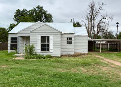 Photo of 203 S Grain Avenue, Crosbyton, TX 79322 (MLS # 202608187)