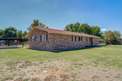 A home in Hale Center