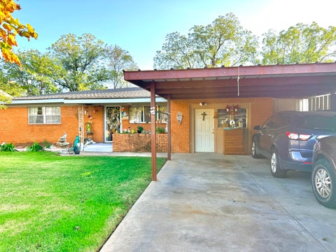 Photo of 2013 44th Street, Lubbock, TX 79412 (MLS # 202614315)