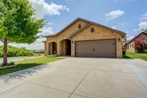 Photo of 2101 100th Street, Lubbock, TX 79423 (MLS # 202609777)