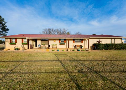 Photo of 1024 US-82, Brownfield, TX 79316 (MLS # 202603452)
