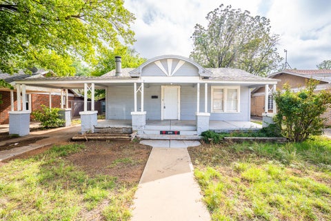 Photo of 2119 15th Street, Lubbock, TX 79401 (MLS # 202614709)