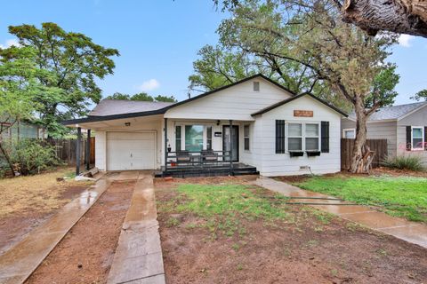 Photo of 2604 39th Street, Lubbock, TX 79413 (MLS # 202607140)