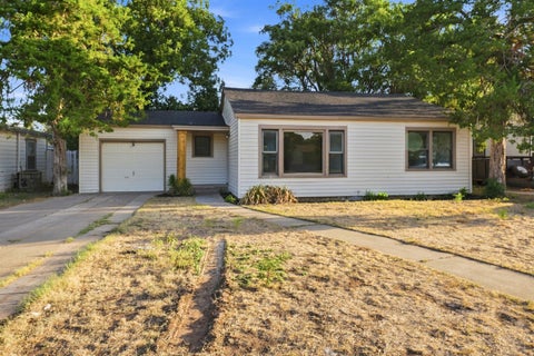 Photo of 4018 32nd Street, Lubbock, TX 79410 (MLS # 202612201)