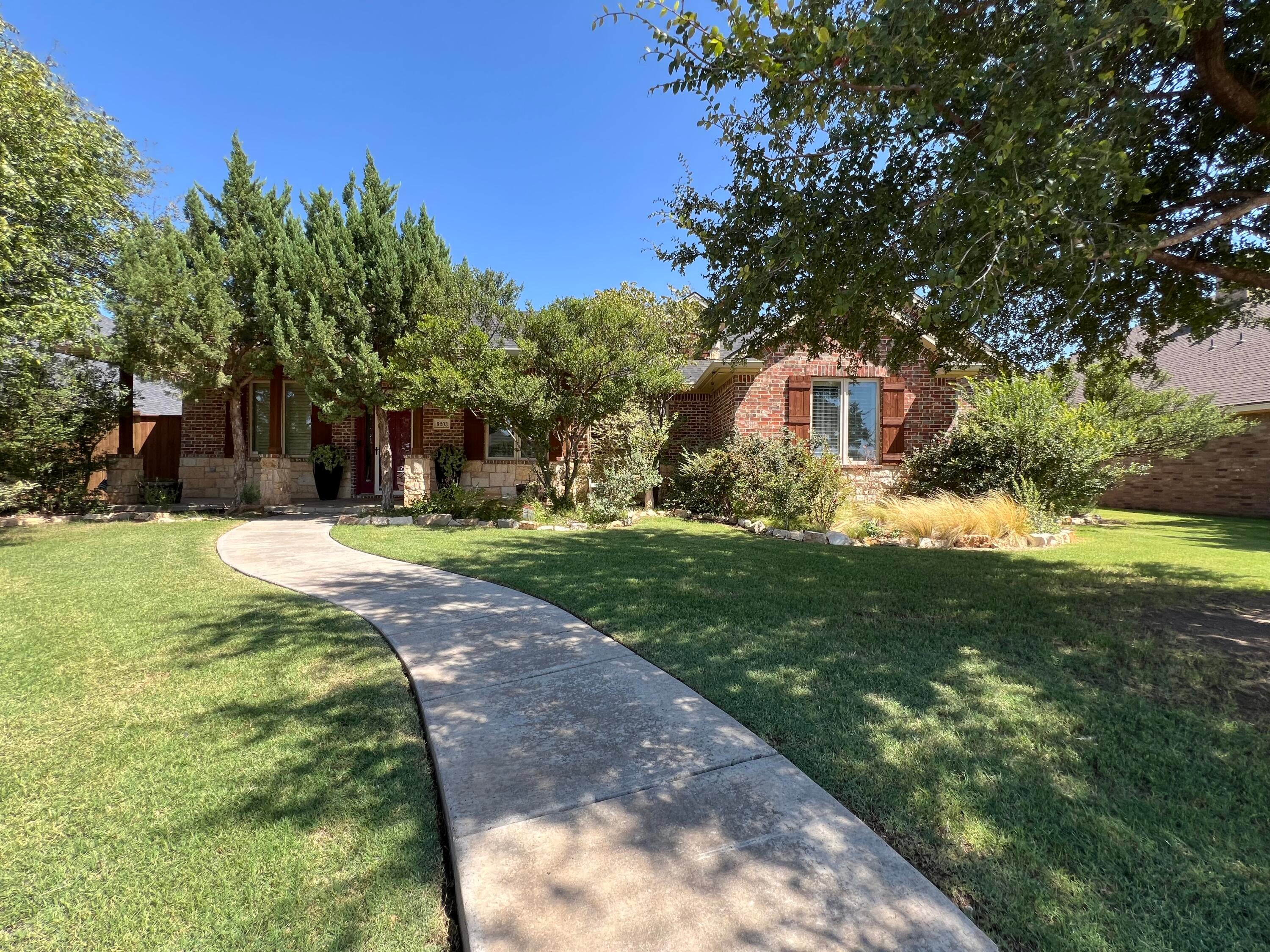 9203 Hyden Avenue - Photo 2