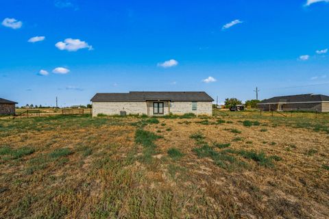 A home in Slaton