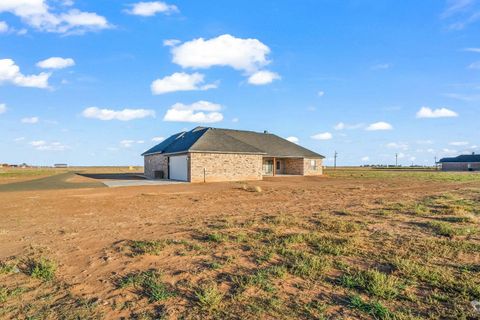 A home in Slaton