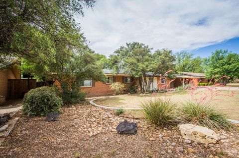 Photo of 2313 58th Street, Lubbock, TX 79412 (MLS # 202607764)