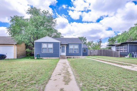 Photo of 2507 40th Street, Lubbock, TX 79413 (MLS # 202609329)