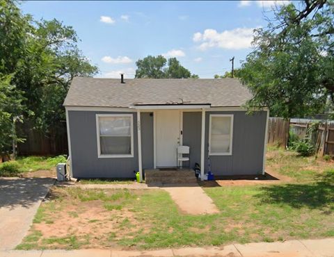 Photo of 523 39th Street, Lubbock, TX 79404 (MLS # 202605970)